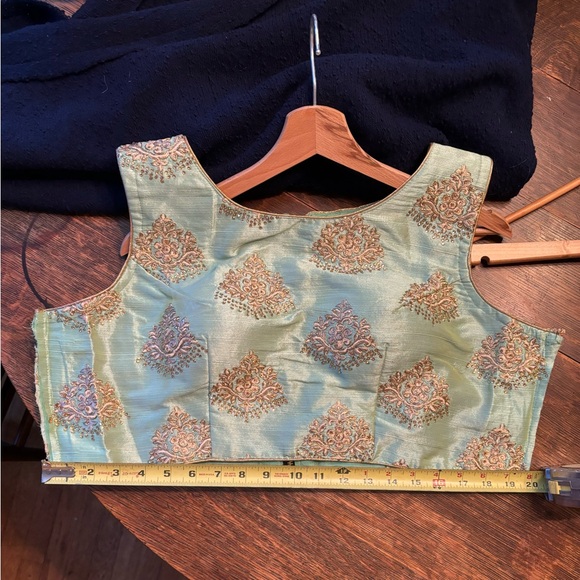 Lime green and gold embroidered cropped Indian blouse - Picture 5 of 5